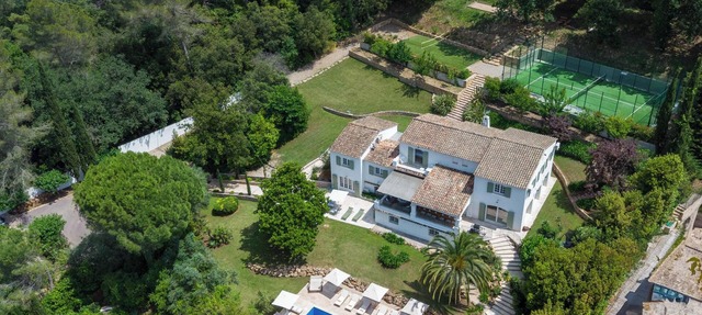 400m² Villa with Padel, Pool & Volleyball in Valbonne