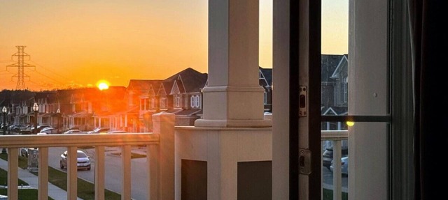 4BR 2 king 3 Queen 6 beds in total 3 GBPS Wi-Fi in Kitchener