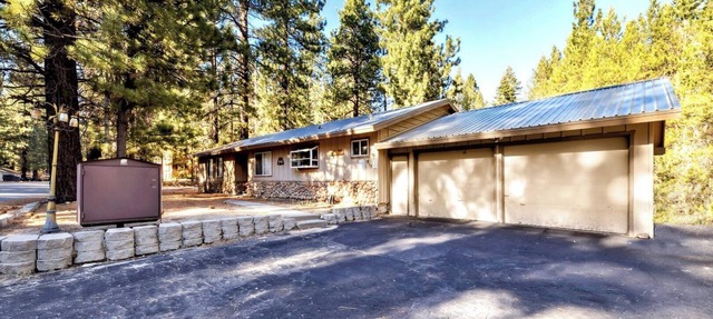 5 Bedrooms Sleeping 10 with Hot Tub - Great Location, 917T~ in South Lake Tahoe