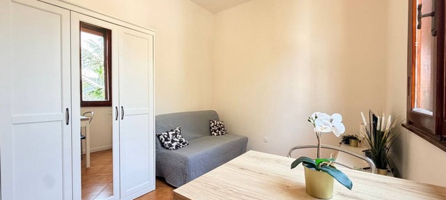 A practical and welcoming 24-square-meter studio apartment, perfect for two people, located on the first floor of a building without an elevator.The property is situated just a short distance from the Modena Policlinico and is well-connected to the city in Modena