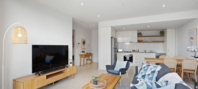 A River-side 2bdm Footscray Oasis + Parking in Footscray