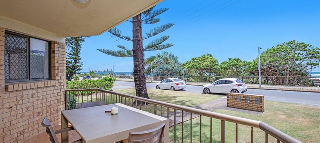 Absolute Beach Front Apartment in Bilinga