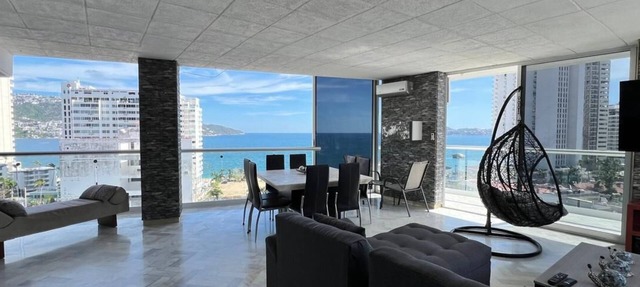 Apartment with ocean and golf course views in Acapulco de Juárez