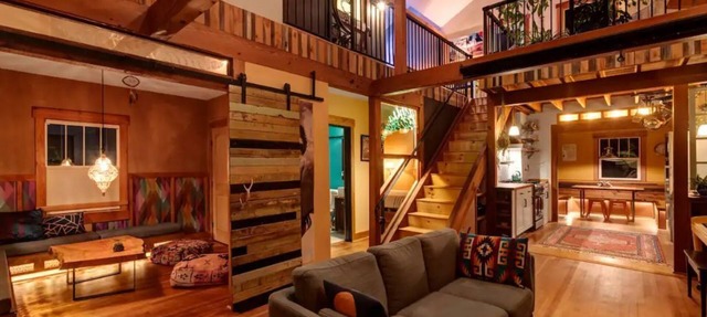 Artistic timberframe in the heart of the City in Bellingham