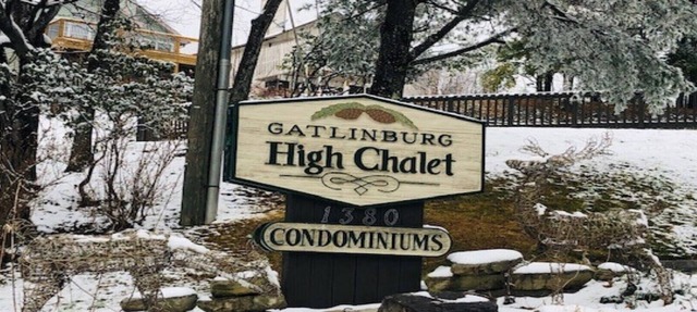 Aug Stay 3 Nights Get 4th Night FREE! Mountain Top Studio with Smoky Mtn Views! in Gatlinburg