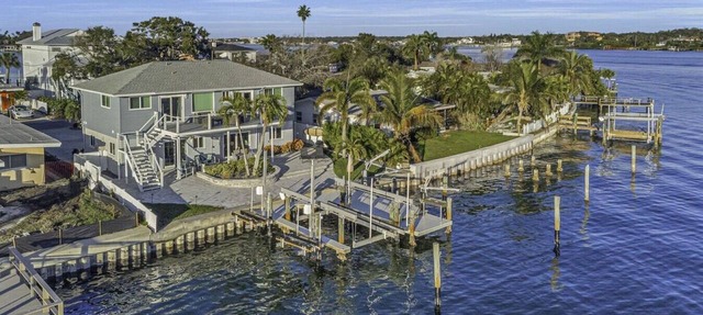 Azule| Waterfront Villa with Private Dock in Indian Rocks Beach