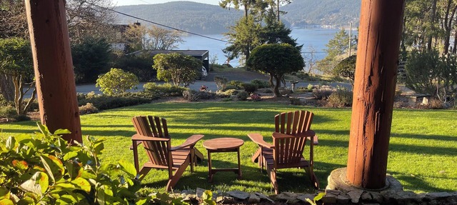 Bayview Place | Ocean View Log Retreat, Hot Tub in Duncan