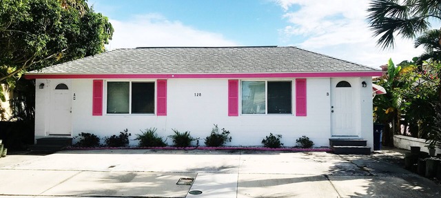 Beach Ave Escape Unit A - just steps from the Beach! in Redington Shores