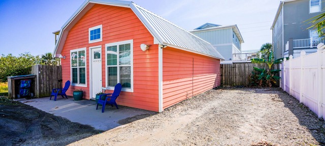 🌞 Beach home 🏖️Sleeps 8 🐟50 steps to PRIVATE BEACH🐾 Large Pets 🤿 Free Kayak in Panama City Beach