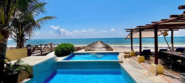 Beachfront 4 Bdrs. Penthouse with Private Pool, Chef, Housekeeper in Playa morelos