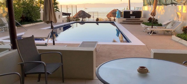 Beachfront condo - steps to sand and surf in punta de mita