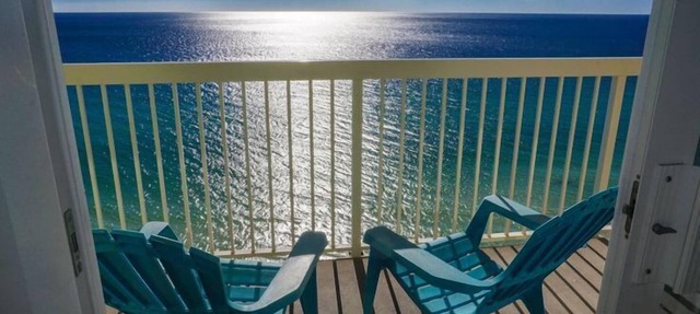 BEACHFRONT! FREE BEACH CHAIRS! LOW 9TH FLOOR! Over 146 Five Star Reviews! in Panama City Beach