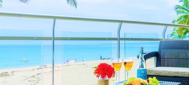 Beachfront ★ Pool ★ All New ★ AC ★ Free Gated Prkng ★ Laundry ★ WiFi ★ 1st Floor in Rincon