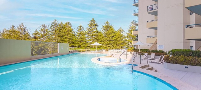 Beachside Studio with Pool and Gym Access in Cronulla