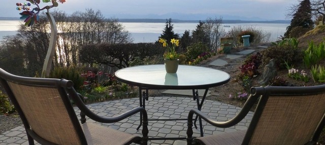 Beautiful Apartment with Stunning Ocean and Mountain Views in Seattle