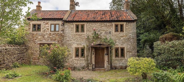 Beautiful Cottage nr Mendip Hills, Private Parking in Chilcompton