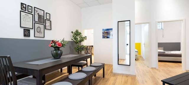 Big Central Apartment near Rotkreuzplatz with 3 BR for 12 PAX in München