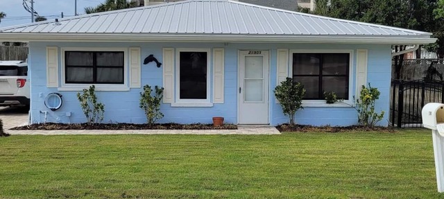 'Blue Dolphin' Beach Cottage - With Private Pool in Panama City Beach