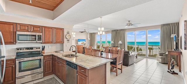 BOB AND MARY'S BEACH RETREAT, FABULOUS GULF VIEWS, GREAT 5 STAR REVIEWS. in Destin