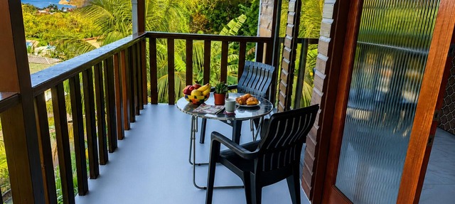 “Breathtaking Piton & Ocean Views, Romantic Balcony Retreat in Soufrière