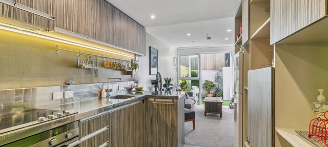 Captivating Canvas - Wellington Central Apartment in Wellington