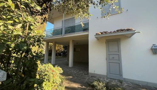 Casa Bianca con giardino a Magreta di Formigine in Magreta