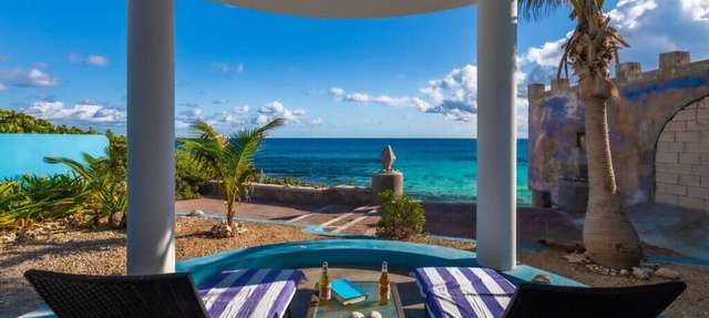 Casa Cielo, 2 BR Oceanfront Villa in Isla Mujeres