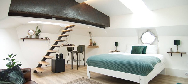 Central & Modern Eco-Houseboat 10 min walk to center in Amsterdam-West