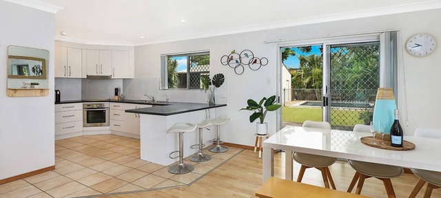 Central Mooloolaba Beach House with 1 bedroom unit attached. . in Mooloolaba