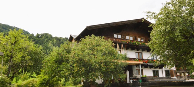 Centrally located characteristic and modern in Bramberg am Wildkogel