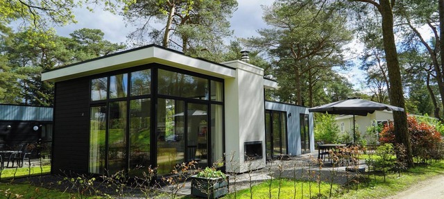 Chalet with 2 bedrooms and a terrace in Otterlo