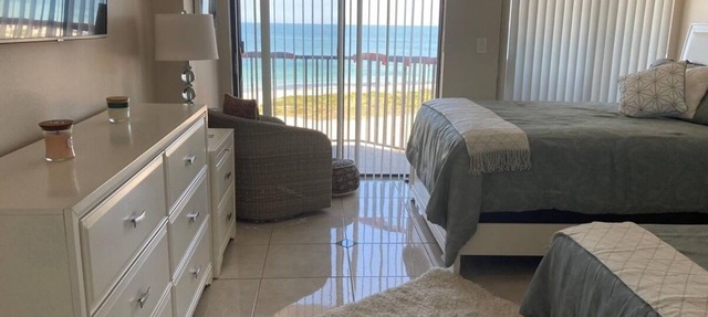 Charming 2-bedroom condo with Ocean View, AC, WiFi in gorgeous Clearwater in Clearwater