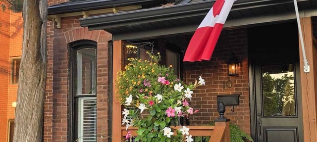 Charming 2-bedroom historic home with WiFi and AC in Grimsby in Grimsby