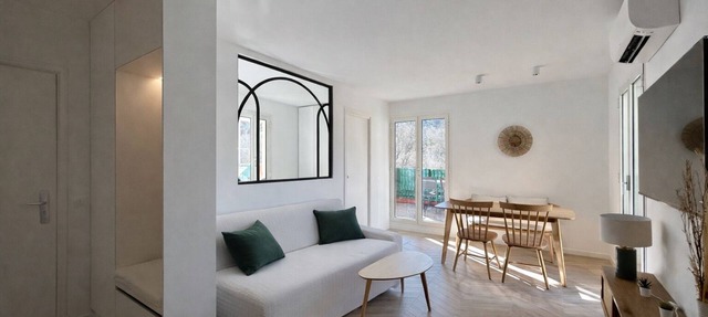 Charming apartment with terrace, village on foot in Valbonne