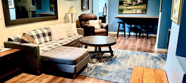 CHARMING BASEMENT APARTMENT MINUTES FROM DOWNTOWN, LITTLE LAKE, AND AMENITIES in Peterborough