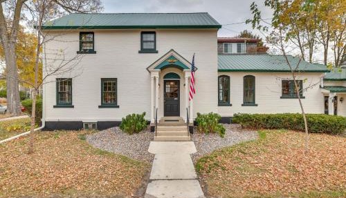 Charming Home: 3 Blocks to Winona State University in Winona