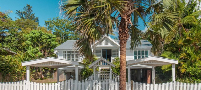 Charming Queenslander with Pool – Perfect Family or Friends Getaway in Cairns in Edge Hill