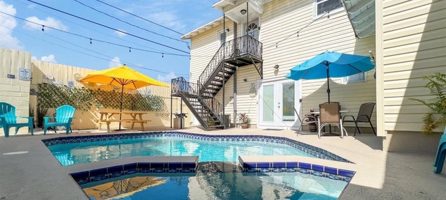 Charming studio in with shared Pool & backyard in sereneSt. Pete with WiFi, AC in St. Petersburg