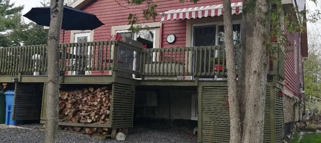 Charming, totally upgraded 3-bedroom, 2 bathroom home with all the amenities. in Knowlton