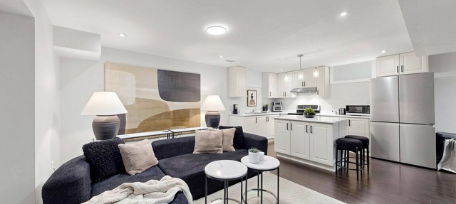 Chic 2BR Suite Stylish Stay w/Kitchen + Backyard in Pickering