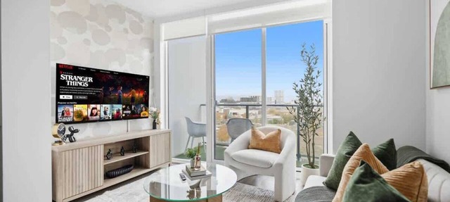 Chic 2BR Urban High-Rise Scenic City Views in Toronto