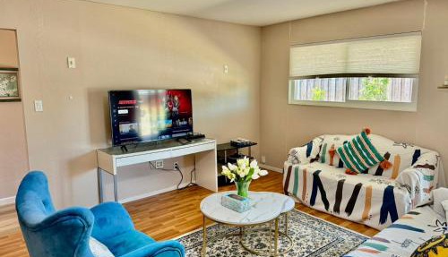 Chic Home with Expansive Backyard- duplex back unit in San Mateo