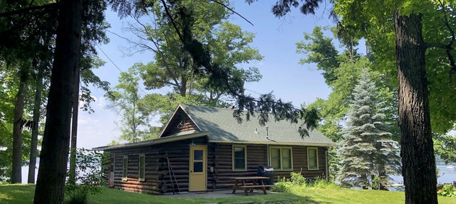 Classic Lakeside Log Cabin with Panoramic Views . Fish, Swim, Relax! in Longville
