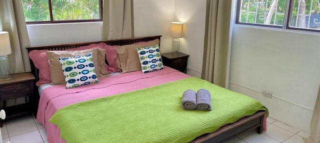 Close to shops and Restaurants, Family friendly, 5 minutes to beach in Holetown