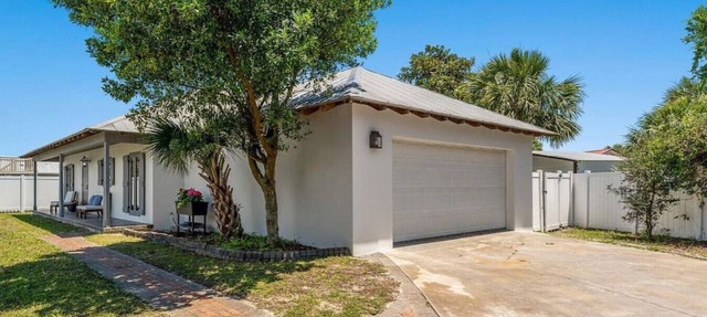 Coastal Cutie: Bch Home 2Blks2Bch, BBQ, Outdoor Twinkle Lights, FREE Activities! in Panama City Beach