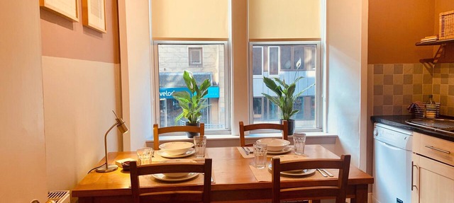 Comfortable one-bed apartment situated just off Edinburgh's famous 'Royal Mile'. Sleeps 4. in Edinburgh