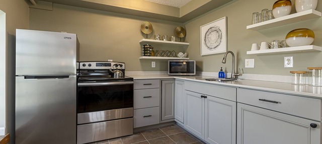Converted Historic Suite · Full Kitchen, 3rd Flr in Carbondale