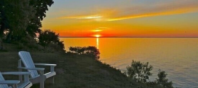 COTTAGE NIAGARA DIRECT WATERFRONT in Lincoln