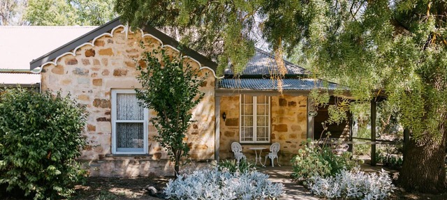 Couples Getaway. Spa Log Fire 2 Wineries and a Pub! Mintaro Hideaway Jollys Rest in Mintaro