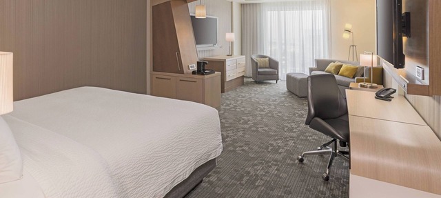 Courtyard by Marriott Burlington in Burlington
